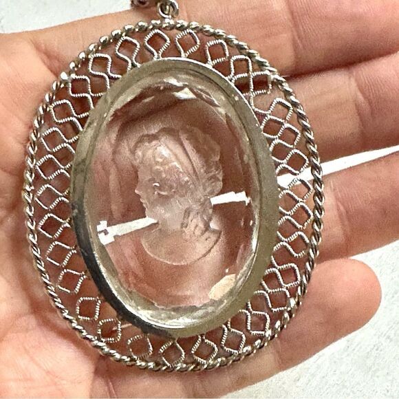 Vintage Whiting and Davis reversible carved clear glass cameo pendant necklace - Picture 7 of 11